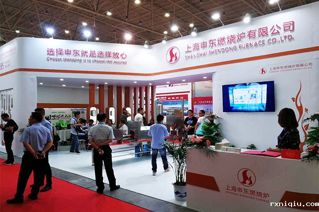 AR应用场景解析,如何在零售医疗和娱乐领域中融入增强现实技术